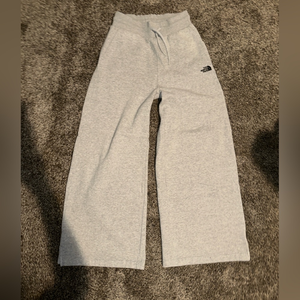💕 Moving Sale! 💕
The North Face Wide Leg Flare sweatpants